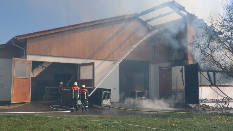 Hoher Sachschaden ist in Hirschhöf bei einem verheerenden Brand entstanden.