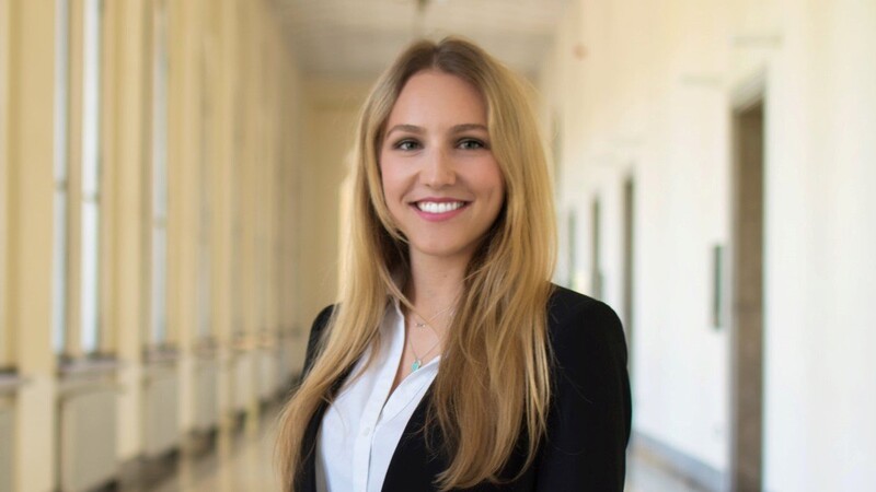 Christina Pletowski studiert Amerikanistik mit Schwerpunkt Politik und Jura in München.