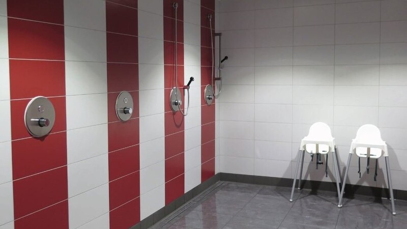Hauptprojekt der dreiwöchigen Revision im Ergomar war die Modernisierung der Duschen der Badewelt, die optisch und technisch runderneuert wurden.