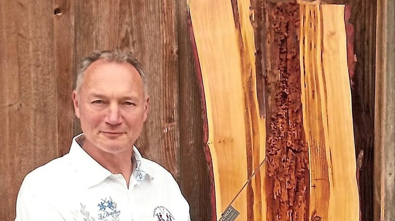 "Fraßschädlinge haben bei der Lärche normalerweise keine Chance. Sie hat wirksame Abwehrmechanismen", erklärt der Holzliebhaber Christian Kreipl.