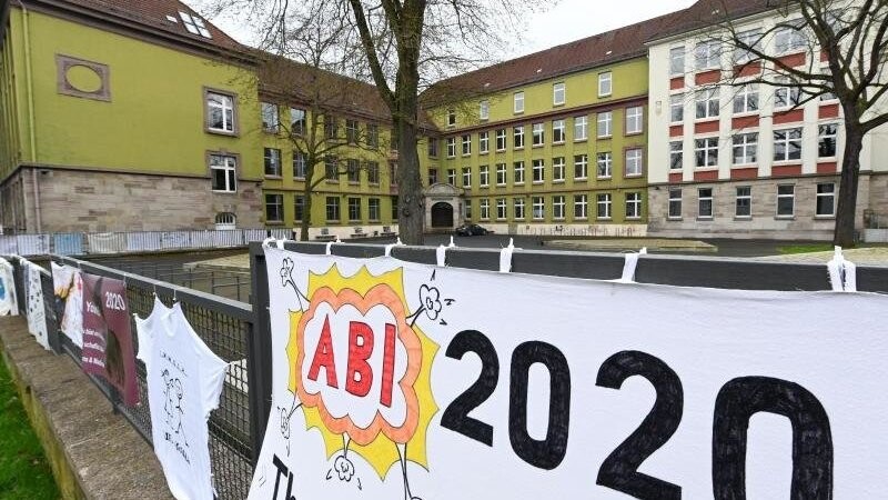Abi 2020 - in Bayern werden die Prüfungen wegen des Coronavirus auf den 20. Mai verschoben.