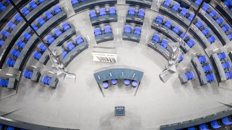 Der Bundestag will heute über die neuen Quarantäne-Regeln in Deutschland abstimmen. Eines der Themen, die auch Bayern heute beschäftigen werden. (Symbolbild)