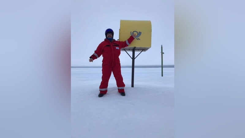 Ein Stück vertraute Heimat mitten in der Antarktis: ein Briefkasten. "Der ist aber leider außer Betrieb", scherzt Tanguy Doron.