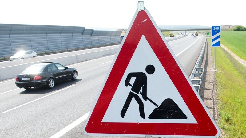 Wegen Bauarbeiten im Zuge der Sanierung der B15 muss ab heute die Anschlussstelle Essenbach zur Autobahn A92 gesperrt werden. (Symbolbild)