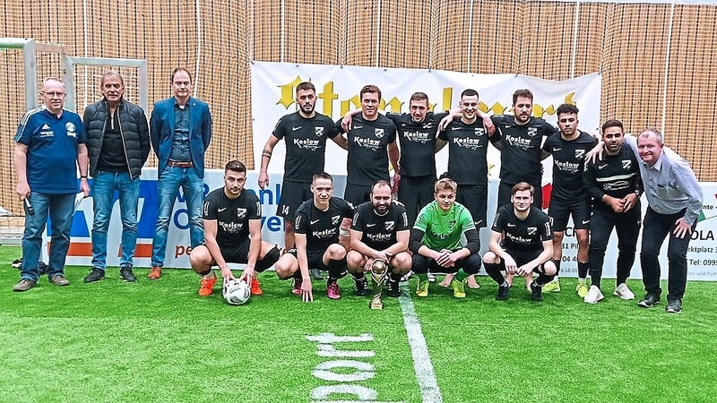 Eintracht Landshut freut sich über den Turniersieg und die Qualifikation zum SAR-Cup.