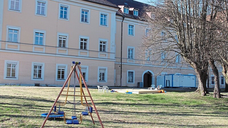 Im Kloster Altenmarkt, das die Eigentümerfamilie Jahrstorfer dem Landkreis zur Verfügung stellt, sind derzeit rund 100 Ukraineflüchtlinge untergebracht.