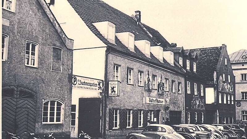 Die Münchener Straße in Moosburg mit dem Gasthof Buchner 1954, heute Setzareal.
