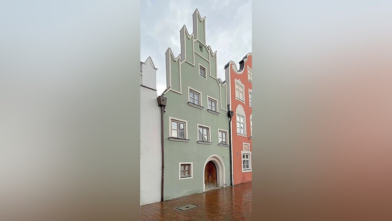 Laut Dieter Wieland, einem Freund von Fritz Koenig, ist dieses Gebäude "die Urform eines gotischen Hauses".