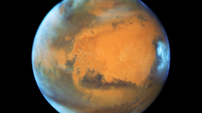 Das von der NASA verbreitete Foto zeigt den Planeten Mars, aufgenommen vom "Hubble"-Weltraumteleskop. Mars beeinflusst das neue Jahr 2023, sagt die Landshuterin Ute Hentschel.