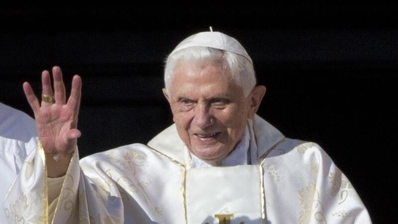 Fehlverhalten in mehreren Fällen: Ein neues Gutachten belastet den emeritierten Papst Benedikt schwer.