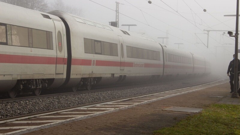 In einem ICE gab es im November 2021 zwischen Regensburg und Nürnberg eine Messerattacke auf mehrere Fahrgäste.