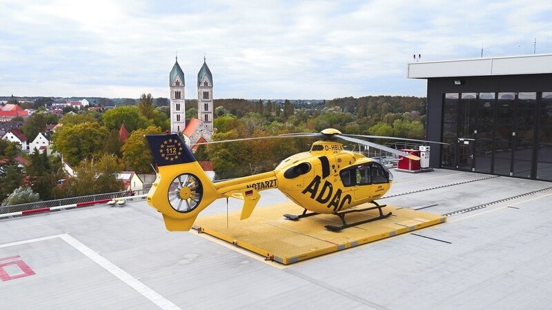 1.575 Mal startete der Straubinger Hubschrauber der ADAC Luftrettung "Christoph 15" im vergangenen Jahr, 61 Mal kam dabei die Rettungswinde zum Einsatz.