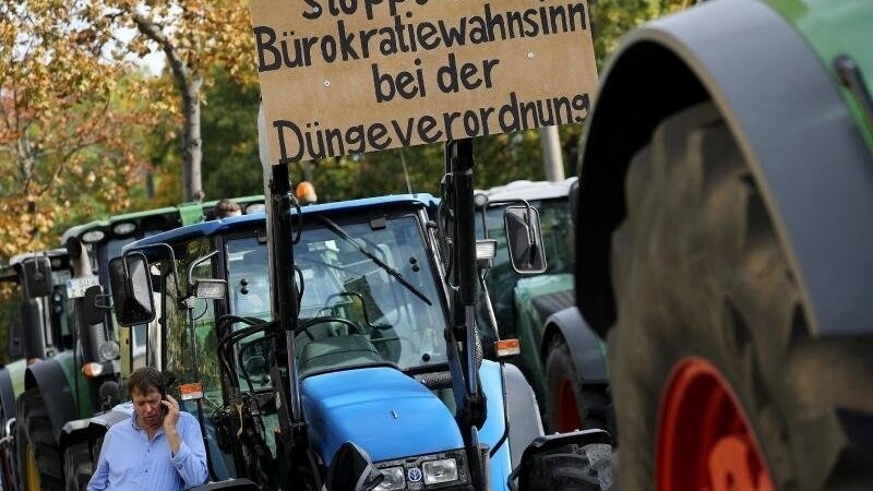 Die Demonstrationen der Landwirte richten sich gegen die Pläne der Bundesregierung unter anderem für mehr Tierschutz und Grundwasservorsorge.