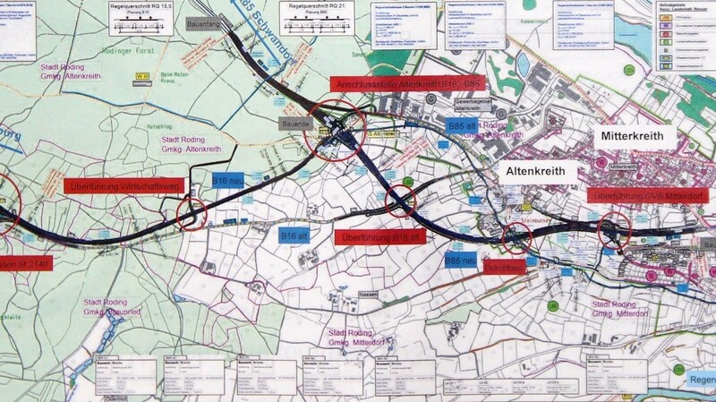 Der Plan veranschaulicht die Anbindung der neuen, Richtung Wald geschwenkten B16 an die künftige Anschlussstelle Altenkreith und zeigt den Verlauf der Ortsumgehung Altenkreith (dunkle Linien).