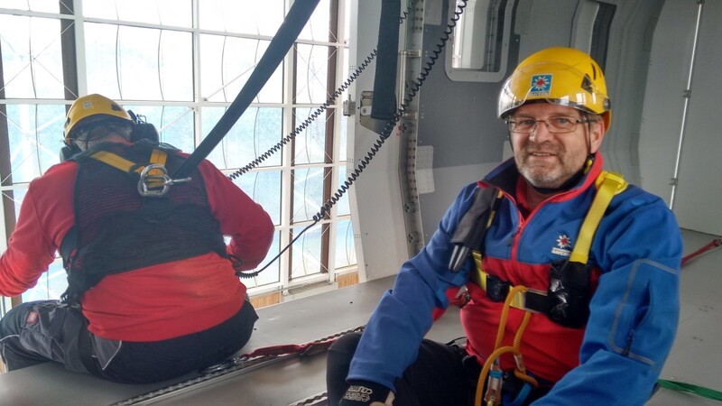 Wissen auffrischen im Simulationszentrum der Bergwacht in Bad Tölz - für Luftretter wie Manfred Fries steht das jedes Jahr auf dem Programm. Bergwachtler sein ist für den 63-Jährigen das schönste Hobby der Welt.