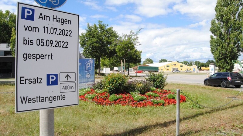 Voraussichtlich noch bis 5. September bleibt der Großparkplatz Am Hagen für die Abbauarbeiten des Gäubodenvolksfestes gesperrt.
