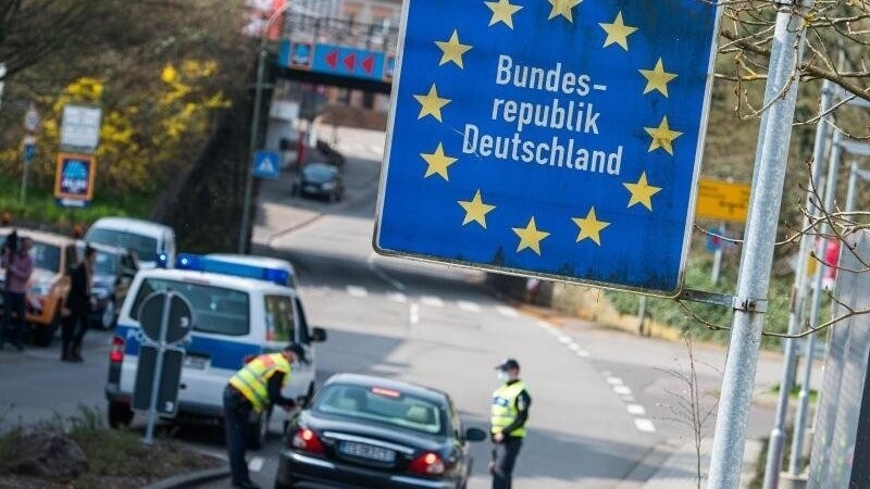 Offiziell sollen die Grenzen zu Österreich und der Schweiz erst am 15. Juni geöffnet werden. Die Bundespolizei geht aber schon jetzt einen ersten Schritt. (Symbolbild)