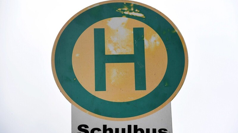 Wegen der Sanierung der Frontenhausener Straße entfallen bei manchen Buslinien betroffene Haltestellen. (Symbolbild)