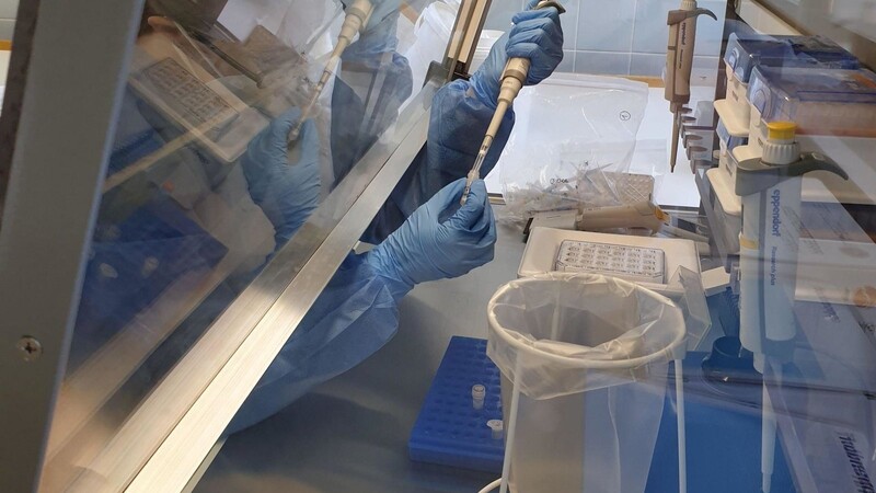 Bio-Variance analysiert seit Ende Februar in einem Labor in ehemaligen Krankenhaus Waldsassen die PCR-Tests aus den beiden Testzentren in Tirschenreuth und Waldsassen.