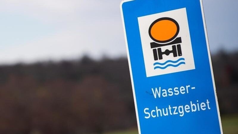 Ein Schild mit der Aufschrift "Wasserschutzgebiet".