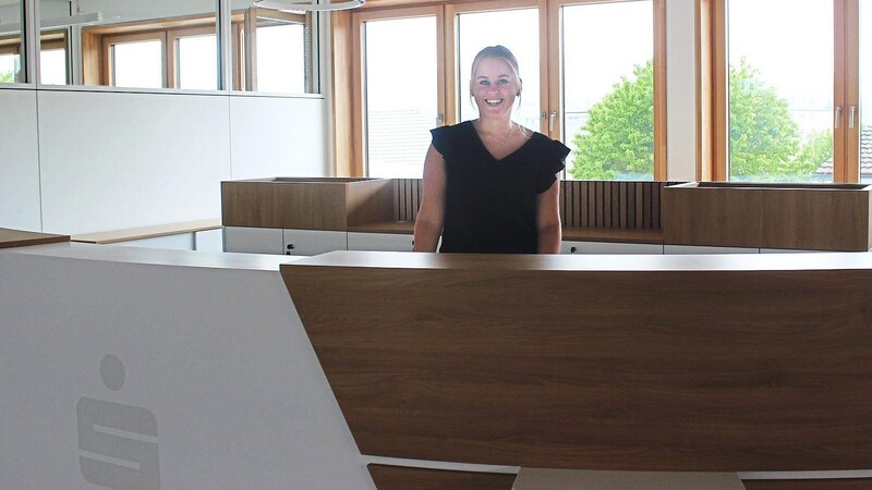 Sandra Denk, Leiterin der Geschäftsstelle, freut sich auf die offizielle Eröffnung des Neubaus.