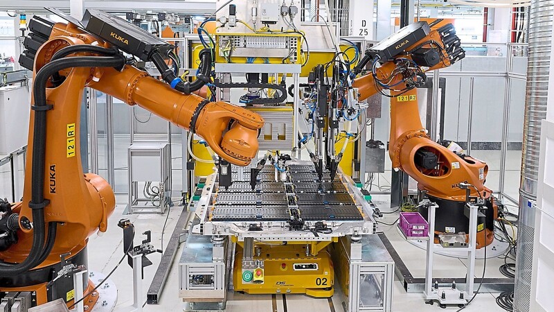 Die Produktion von Hochvoltbatterien für den BMW iX im Dingolfinger Werk.  Foto: BMW-Group
