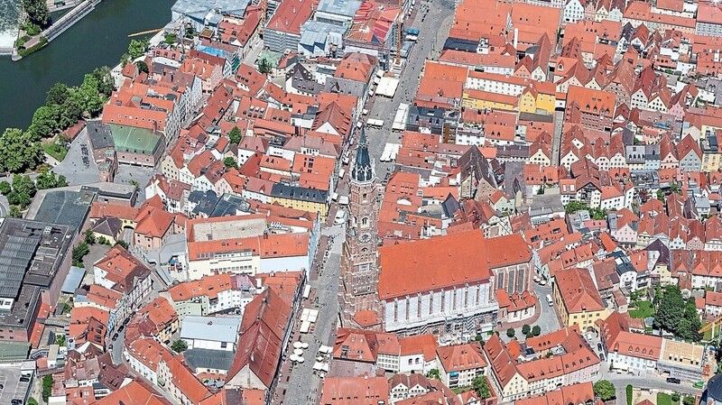 Die Dachlandschaft von Landshut ist von vielen verschiedenen Dachformen geprägt.