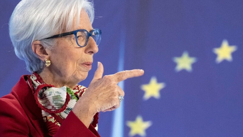 Christine Lagarde, die Präsidentin der Europäischen Zentralbank, spricht auf einer Pressekonferenz zur aktuellen Ratssitzung der Bank. Sie hat den Leitzins in der Euro-Zone noch einmal kräftig um einen halben Prozentpunkt auf nunmehr 3,5 Prozent erhöht.