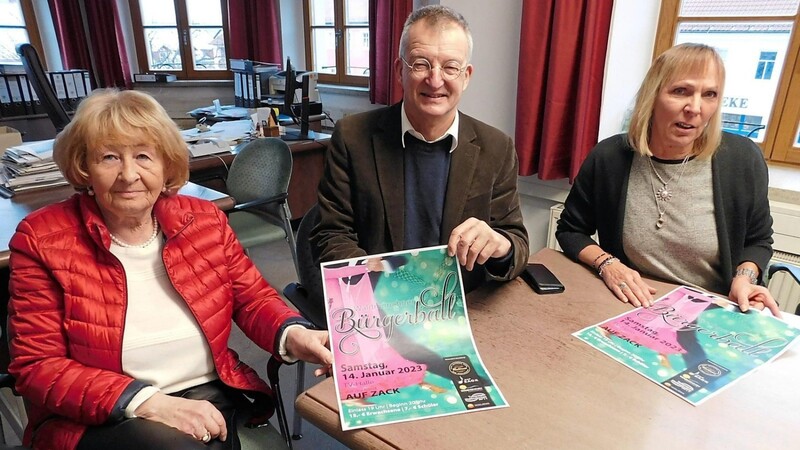 Freuen sich auf das besondere Tanz- und Gesellschaftsereignis: TV-Vorsitzende Marianne Brey, Bürgermeister Markus Ackermann und Kulturreferentin Heike Dannerbeck (von links).