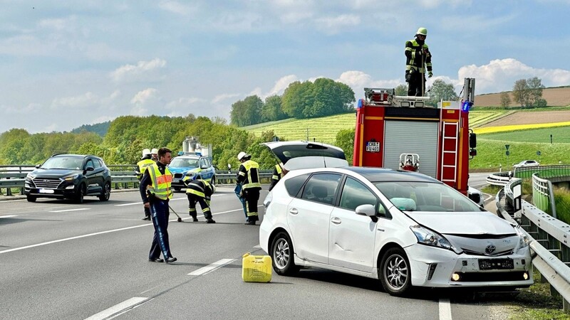 Der unfallverursachende Hyundai Prius. Seine Lenkerin hatte die abbremsenden Fahrzeuge davor zu spät bemerkt. Verletzt wurde laut Polizei zum Glück niemand.