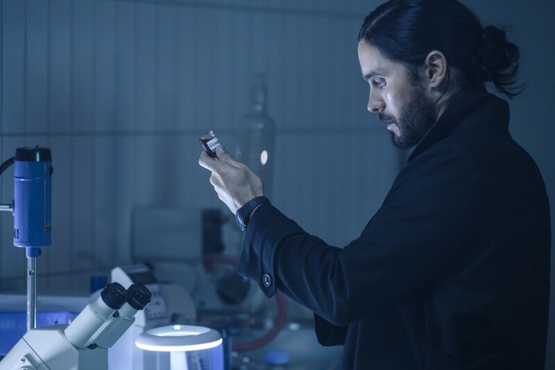 Als Dr. Michael Morbius ist Jared Leto auf der Suche nach einem Heilmittel für seine Blutkrankheit. 