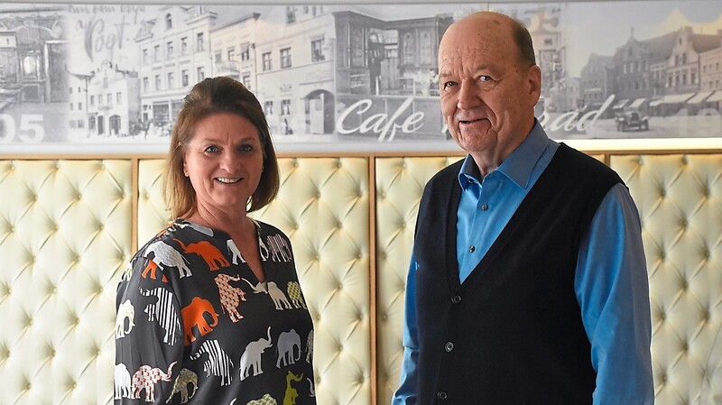 Anna Gabriel und Peter Bruckmayer informierten am Donnerstag über die Wiedereröffnung des Café Konrad.