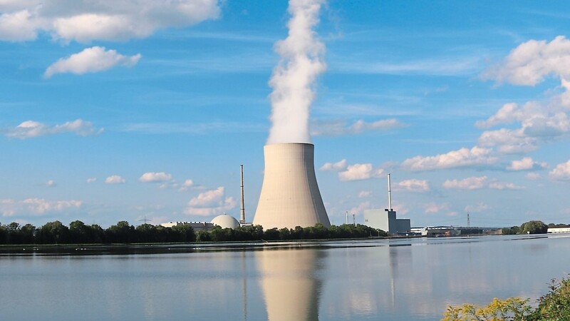 Das Kernkraftwerk Isar 2 steht ab Samstag anlässlich der Revision für voraussichtlich zwei Wochen still.