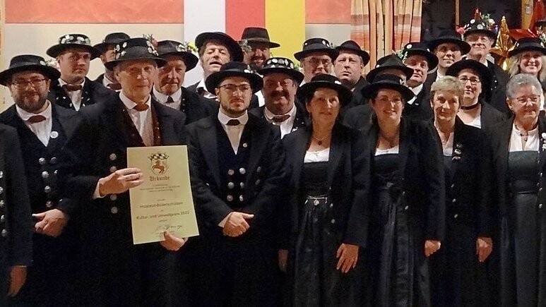 Sie halten die Tradition hoch: die Holzland-Böllerschützen Kögning. Jetzt freuen sie sich über den Kulturpreis des Landkreises Erding.