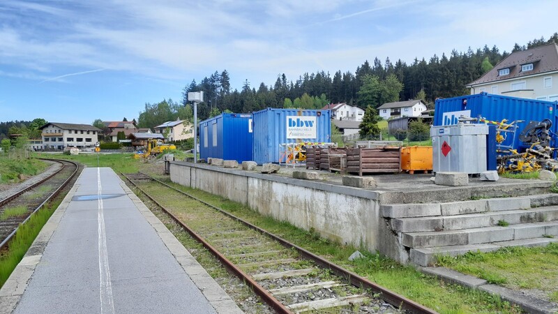 Für die Arbeiten auf der Bahnstrecke Viechtach-Gotteszell steht schon alles bereit.