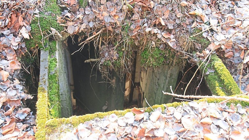 Auf tschechischem Gebiet gibt es noch viele unterirdische Bunker, wie diesen bei Bystřice/Fichtenbach, die zum Teil noch offen sind.