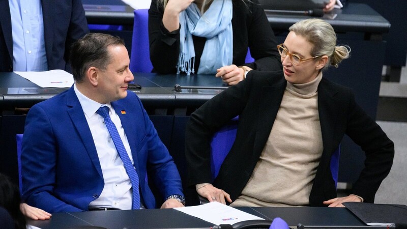 Tino Chrupalla (l.) und Alice Weidel sind derzeit die Parteichefs der AfD. Diese feiert in diesen Tagen ihr zehnjähriges Jubiläum. Kommendes Jahr könnte insbesondere der CDU in Chrupallas Heimatbundesland Sachsen eine Schicksalsfrage drohen - Kooperation oder nicht?