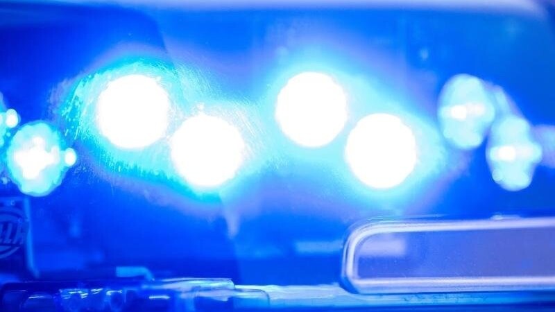 Die Polizeipräsidien in Niederbayern und der Oberpfalz ziehen nach dem zweiten Wochenende seit Erlass der Ausgangsbeschränkung Bilanz. (Symbolbild)