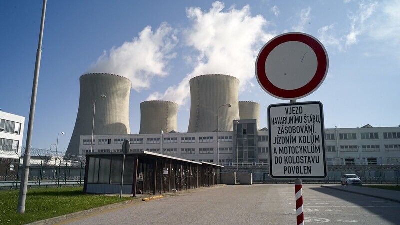 Im tschechischen Atomkraftwerk Temelin ist es bei Reinigungsarbeiten zu einem Zwischenfall gekommen (Archiv).