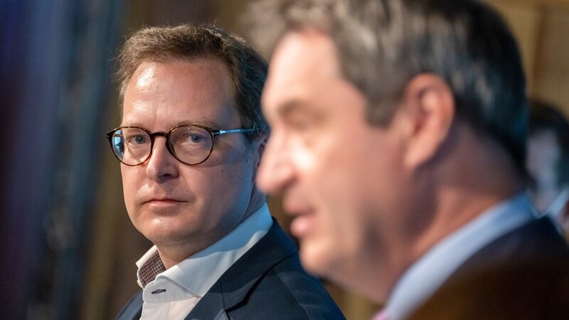 Markus Söder (r), CSU-Parteivorsitzender, und Martin Huber bei der Pressekonferenz. Der CSU-Landtagsabgeordnete wird neuer Generalsekretär der Partei.