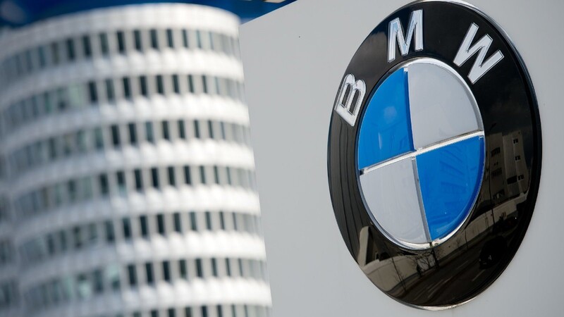 Die Münchner Staatsanwaltschaft hat am Dienstag die BMW-Zentrale durchsucht und Ermittlungen wegen Betrugsverdachts bei der Abgas-Reinigung eingeleitet.