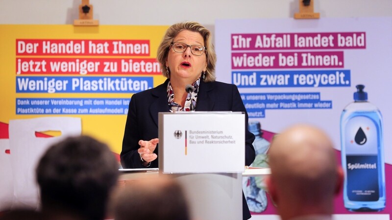 Bundesumweltministerin Svenja Schulze stellt am Montag einen Fünf-Punkte-Plan gegen Plastikverschmutzung vor.