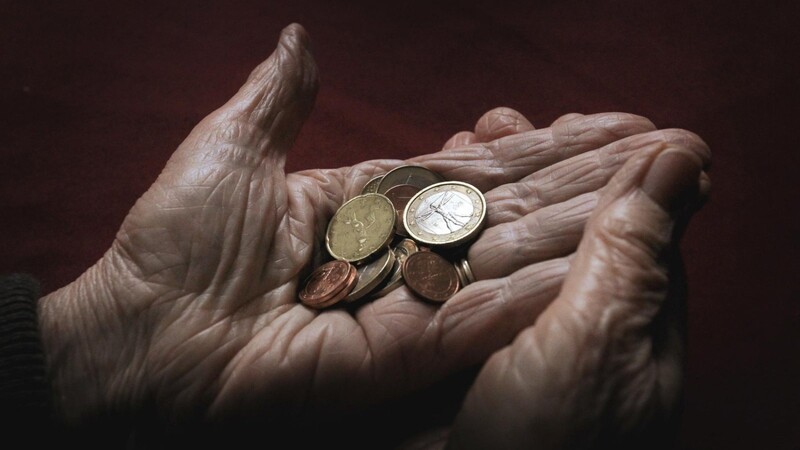 Wenn im Alter und bei Krankheit das Geld nicht mehr reicht...: Davon sind auch eine 67-jährige Furtherin und ihr Mann betroffen.