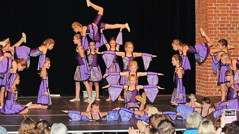 Tolle Shows zeigten die Tanzgruppen der "Dancing Angels". Hier die Bambini...