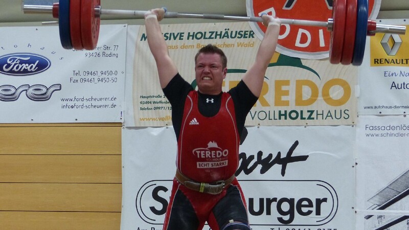 Mit diesem Versuch an 165 kg sicherte Andi Müller nach der guten Vorarbeit seiner Teamkollegen die Meisterschaft um 2100 Gramm.