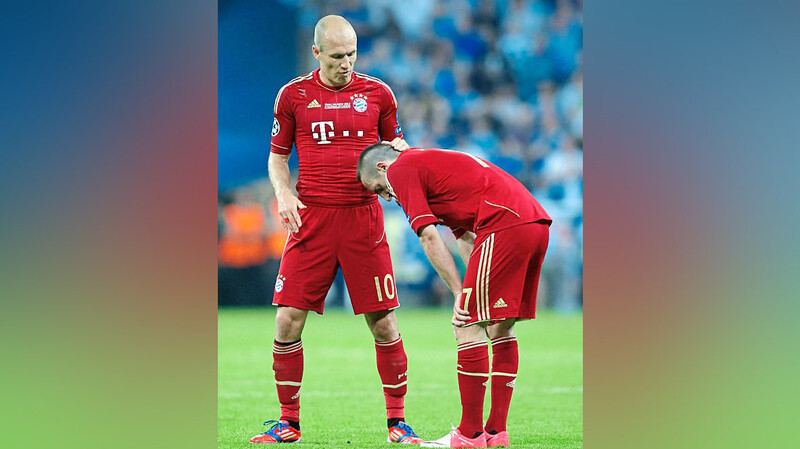 Drama dahoam 2012: Robben (l.) tröstet Ribéry.