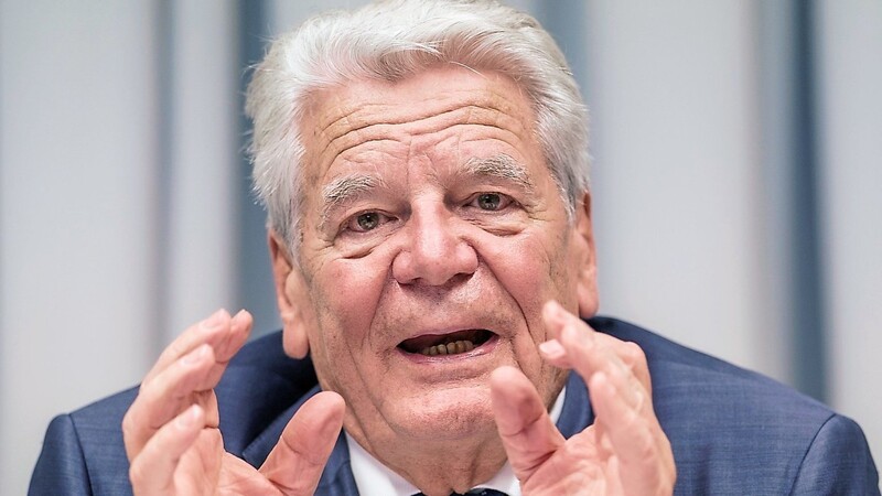 Altbundespräsident Joachim Gauck in Berlin. "Wenn man älter wird, lernt man, dass es nicht nur eine Freiheit von Zwang, von Unterdrückung und von Einschränkungen aller Art gibt, sondern auch eine Freiheit zu etwas", sagt er im Bezug auf das Verhältnis von Pandemie und Freiheit.