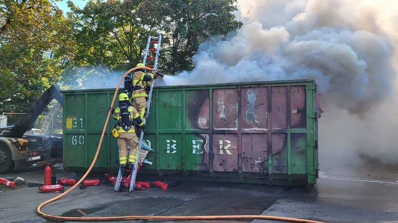 Am Donnerstag fing ein Container im Regensburger Stadtosten Feuer.