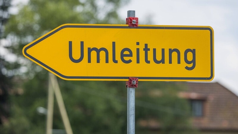 Wegen der Straßensperrung am Samstag in Straubing gibt es Umleitungen zu beachten. (Symbolbild)