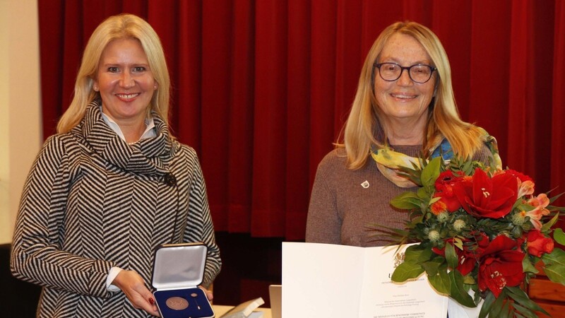 Christine Stein ist ein Urgestein in der Kommunalpolitik. Am Dienstag erhielt sie die Auszeichnung für 30 Jahre im kommunalen Ehrenamt.